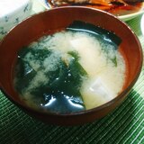 豆腐とわかめのみそ汁